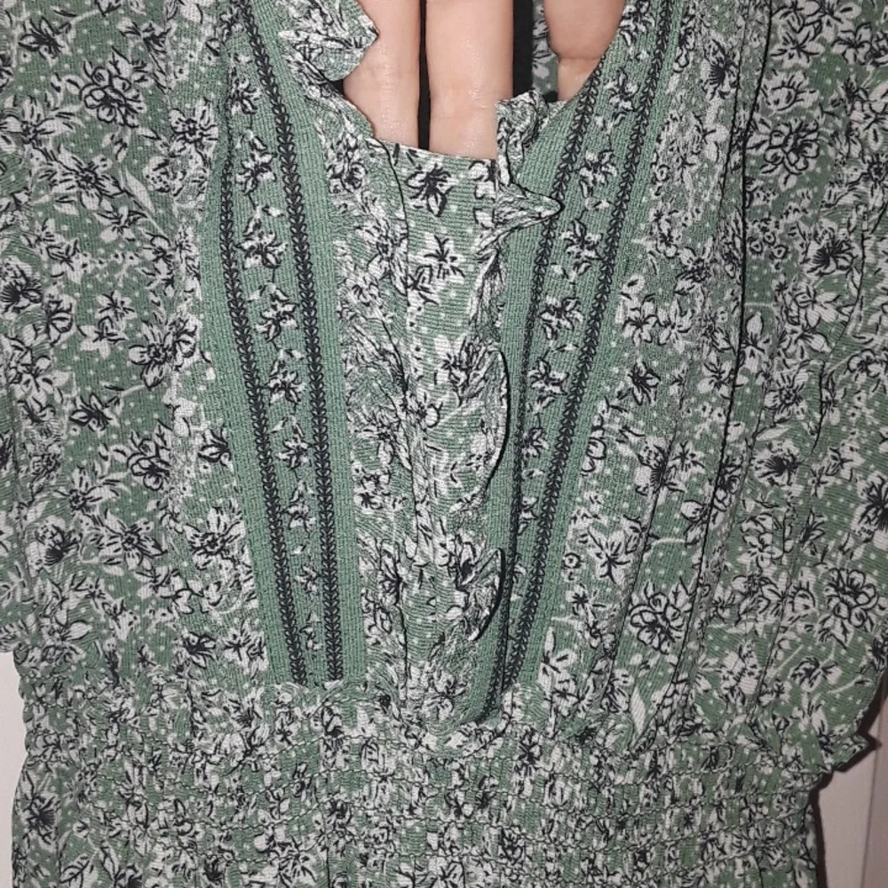 Max Studio Elbow Length Sleeve Print Tiered Maxi Dress ditsy floral Green White - Picture 8 of 17